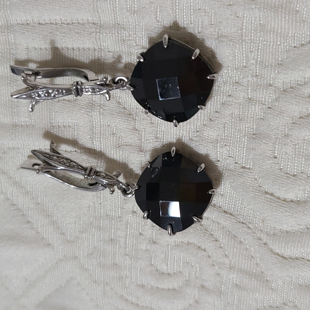Silver earrings with onyx